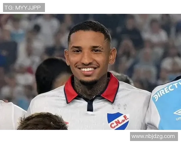 路人偶遇足球球星该如何应对：合理互动与尊重隐私的技巧分享